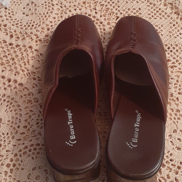 Bear Trap Brown Mules - Picture 3 of 5